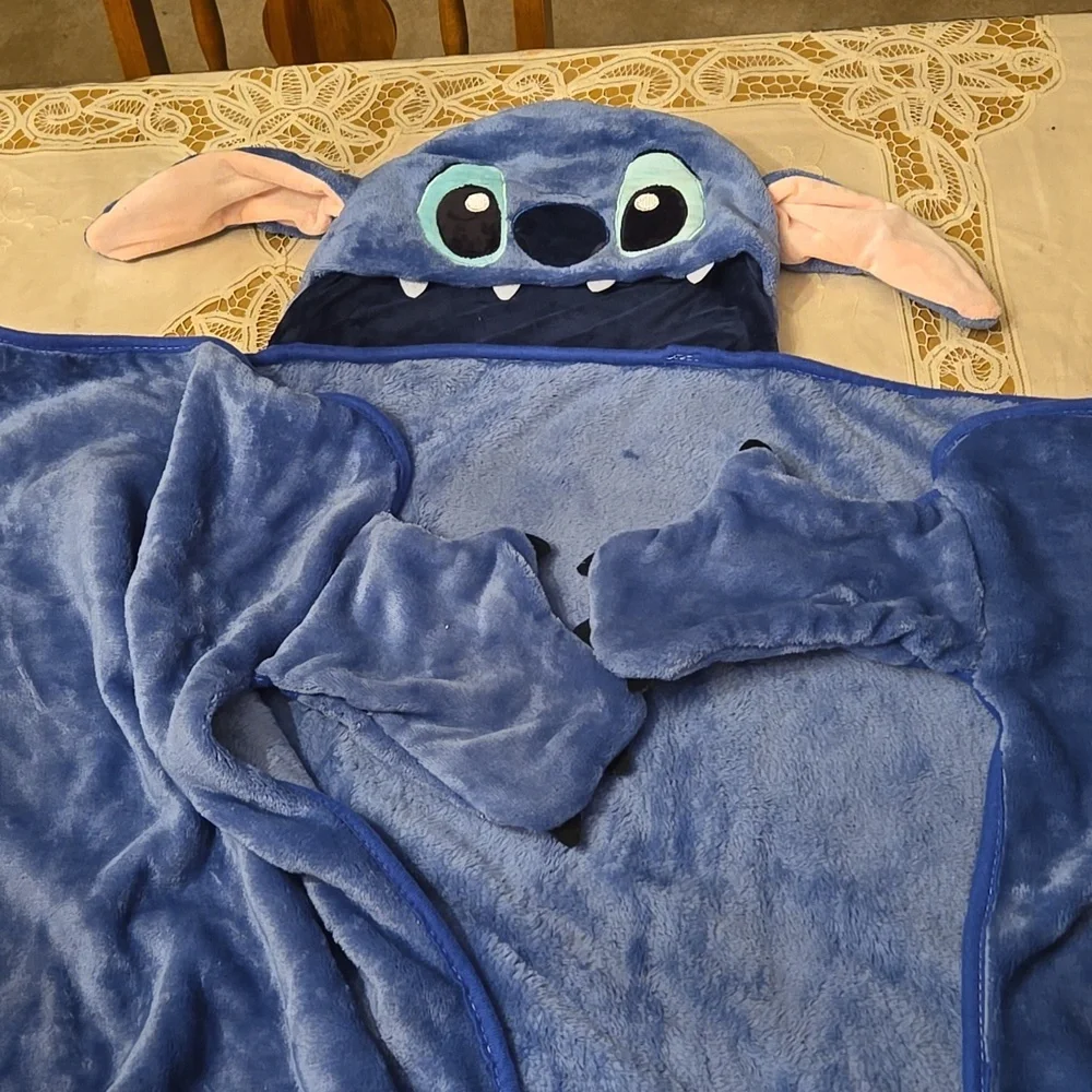 STITCH..VELVETY SOFT HOODED KIDS BLANKET... 54w x 37 h - NWOT